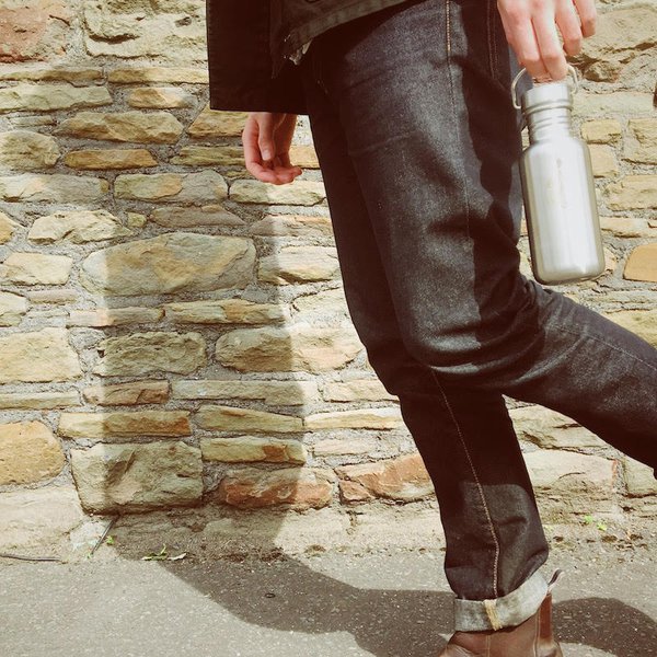 Man carrying Bear & Bear reusable water bottle