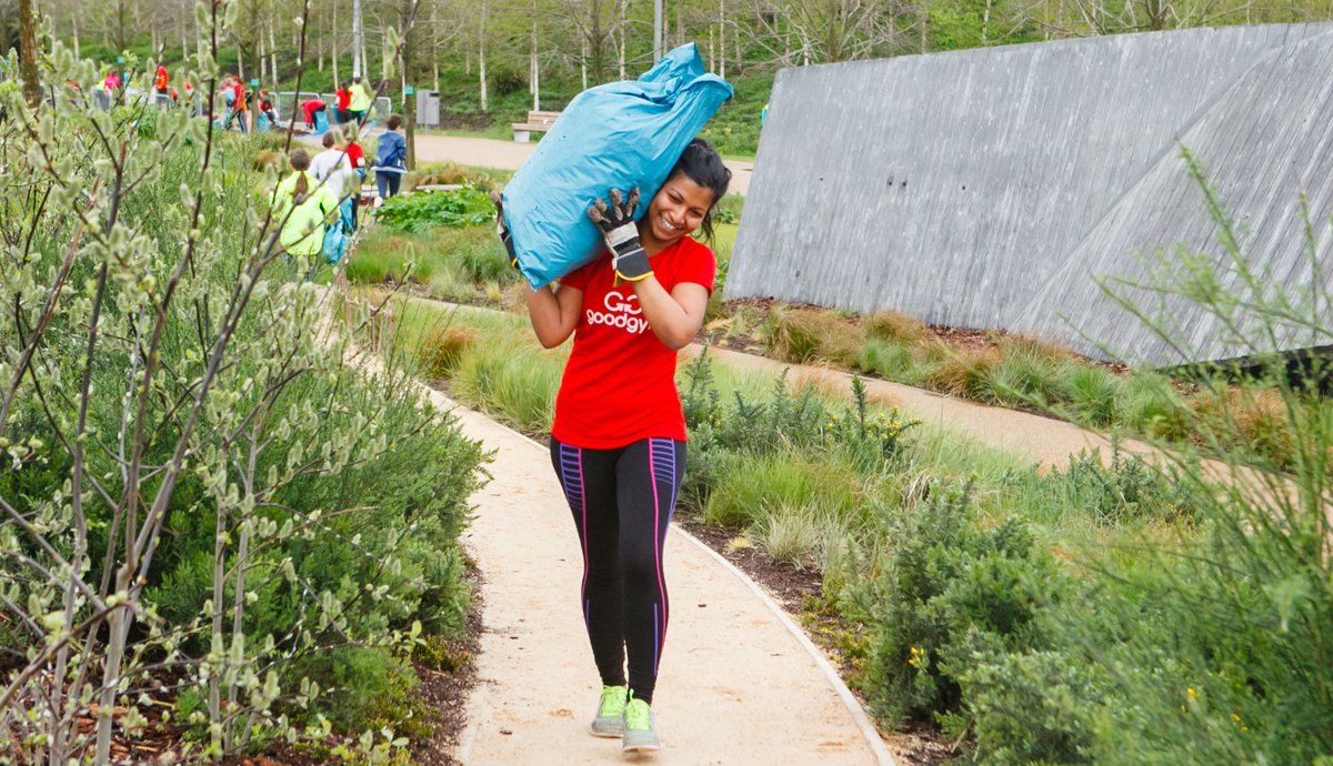 GoodGym group run to clean up community space - Centre for Social Action Innovation Fund