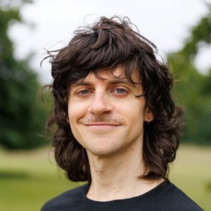 headshot-simon-square