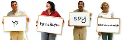 Four people holding whiteboards that spell out "Yo también soy cibervoluntari@", meaning "I am also a cybervolunteer".